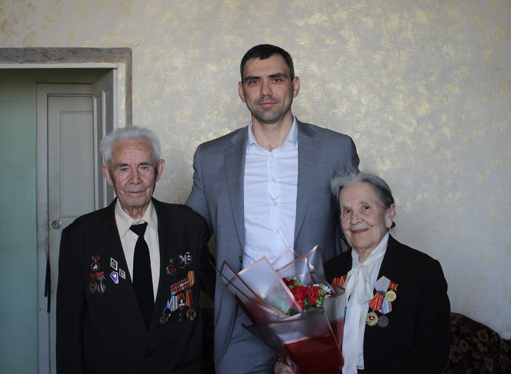 Дорогие сердцу люди: «Екатеринбурггаз» навестил своих ветеранов